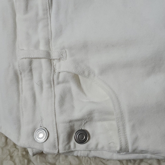 Entro Distressed White Denim Overall Shorts - Picture 4 of 12